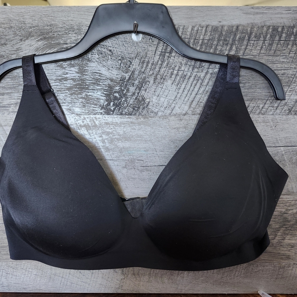 Victoria's Secret Black Wire Free Seamless Tshirt Bra. Size XXL